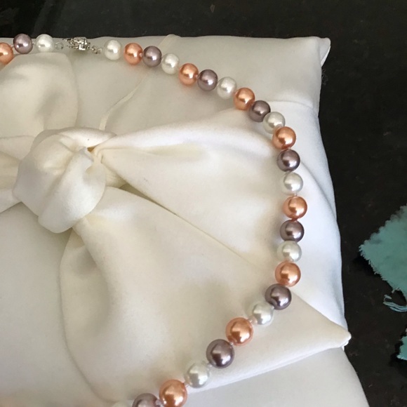 Multi Color Shell Pearl necklace earrings set - Picture 6 of 8